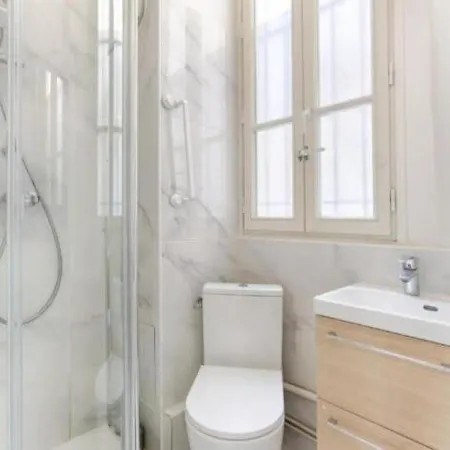 Apartman Mezzanine Au Coeur De Batignolles *