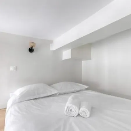 Apartment Mezzanine Au Coeur De Batignolles Paris
