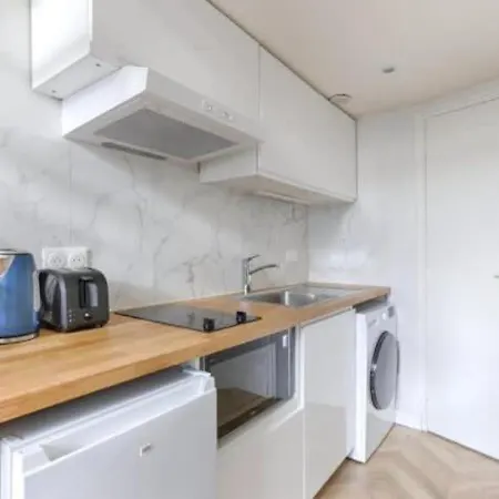 Appartement Mezzanine Au Coeur De Batignolles