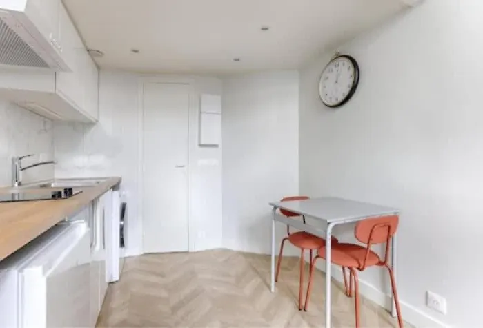 Apartament Mezzanine Au Coeur De Batignolles